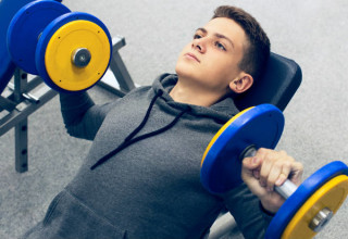 Musculação na adolescência traz diversos benefícios à saúde - Foto: Shutterstock