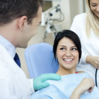 Mulher em consulta com o dentista - Foto: Getty Images