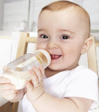 bebê e leite - foto: Getty Images