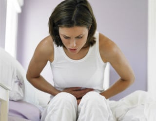 Mulher com HIV e problemas gastrointestinais 