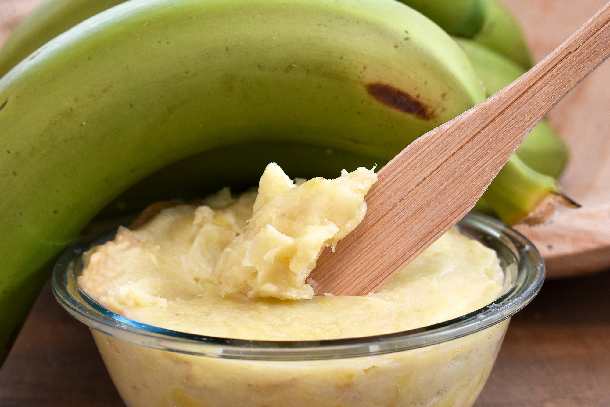 Tenha um café da manhã delicioso com este bolo de banana com aveia