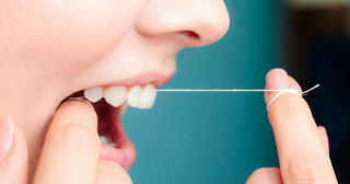Fio dental - foto: Reprodução/Shutterstock 