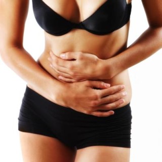 Dor abdominal, gases e náuseas podem ser sintomas de úlcera - Foto: Getty Images