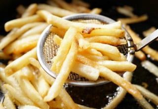Jovem que só comia batata e pão foi diagnosticado com Transtorno Alimentar Seletivo - Foto: Shutterstock