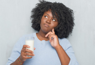 Tomar leite todo dia faz mal? - Créditos: Aaron Amat/Shutterstock