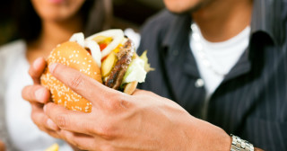 Exagerar no consumo de comidas gordurosas pode aumentar risco de diabetes