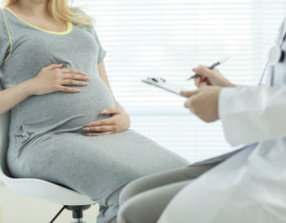 grávida e médico