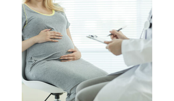 grávida e médico