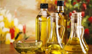 Azeite de oliva pode ajudar a controlar o colesterol se selecionado e usado corretamento - Por BrunoWeltmann/Shutterstock