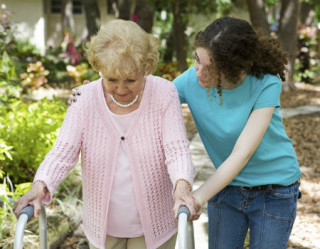 Equilíbrio do idoso pode ser prejudicado por inúmeros fatores