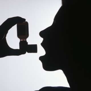 Asma pode ser desencadeada por ambientes inseguros, vergonha e pressão