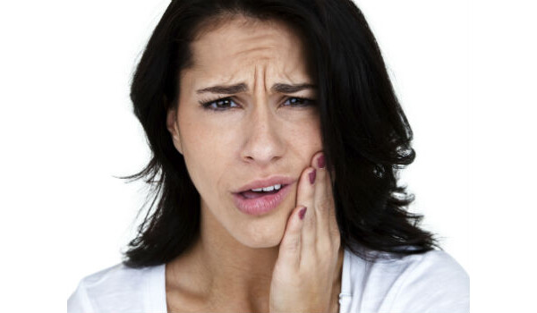 mulher com dor de dente