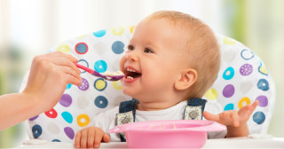 Como introduzir alimentos para o bebê