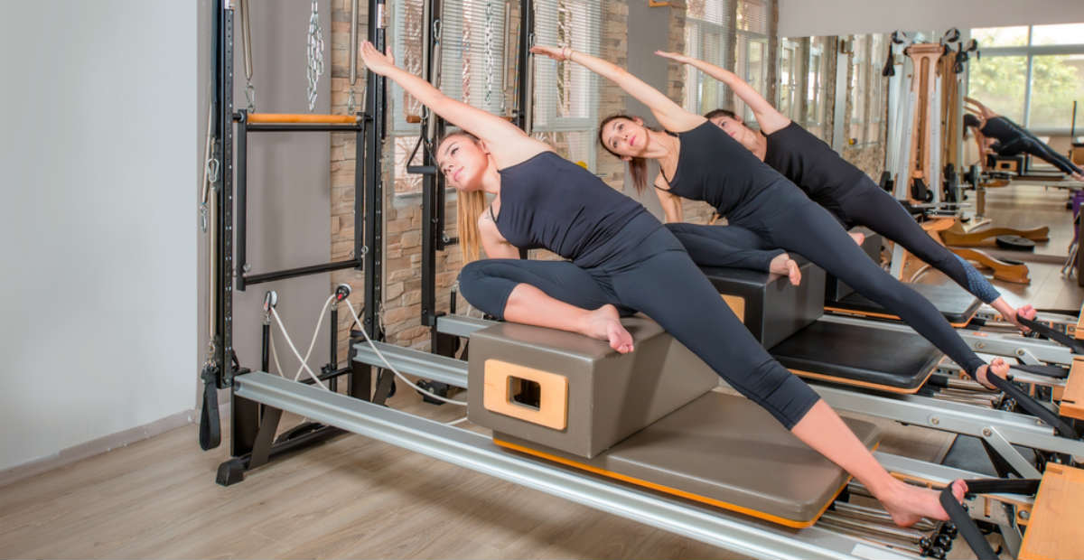 Aula de pilates no chão - como fazer, benefícios e passo a passo 