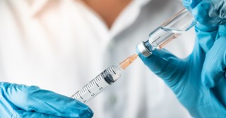 COVID-19: Vacina de Oxford tem resultado seguro e positivo