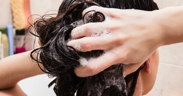 Shampoo anticaspa: como usar e escolher o melhor produto