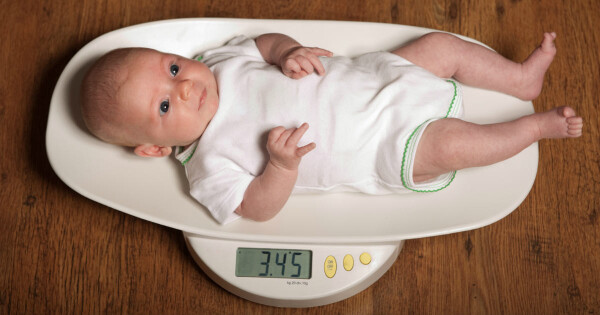 Existe peso ideal do bebê? Pediatra desvenda