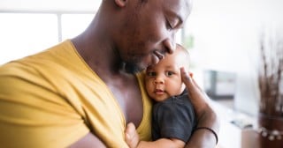 Bebê pode nascer com o tom de pele diferente dos pais?