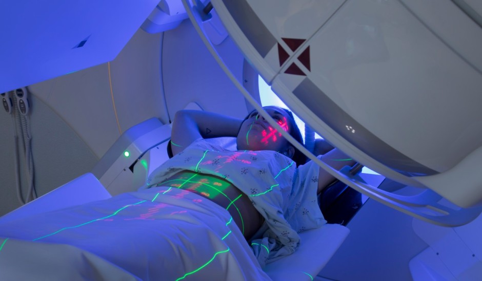 A radioterapia é usada principalmente no tratamento de tumores