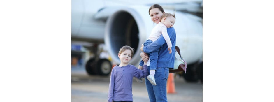 Levar crianças pequenas em viagens de avião requer cuidados