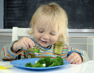 Acompanhamentos ajudam crianças a comer mais vegetais