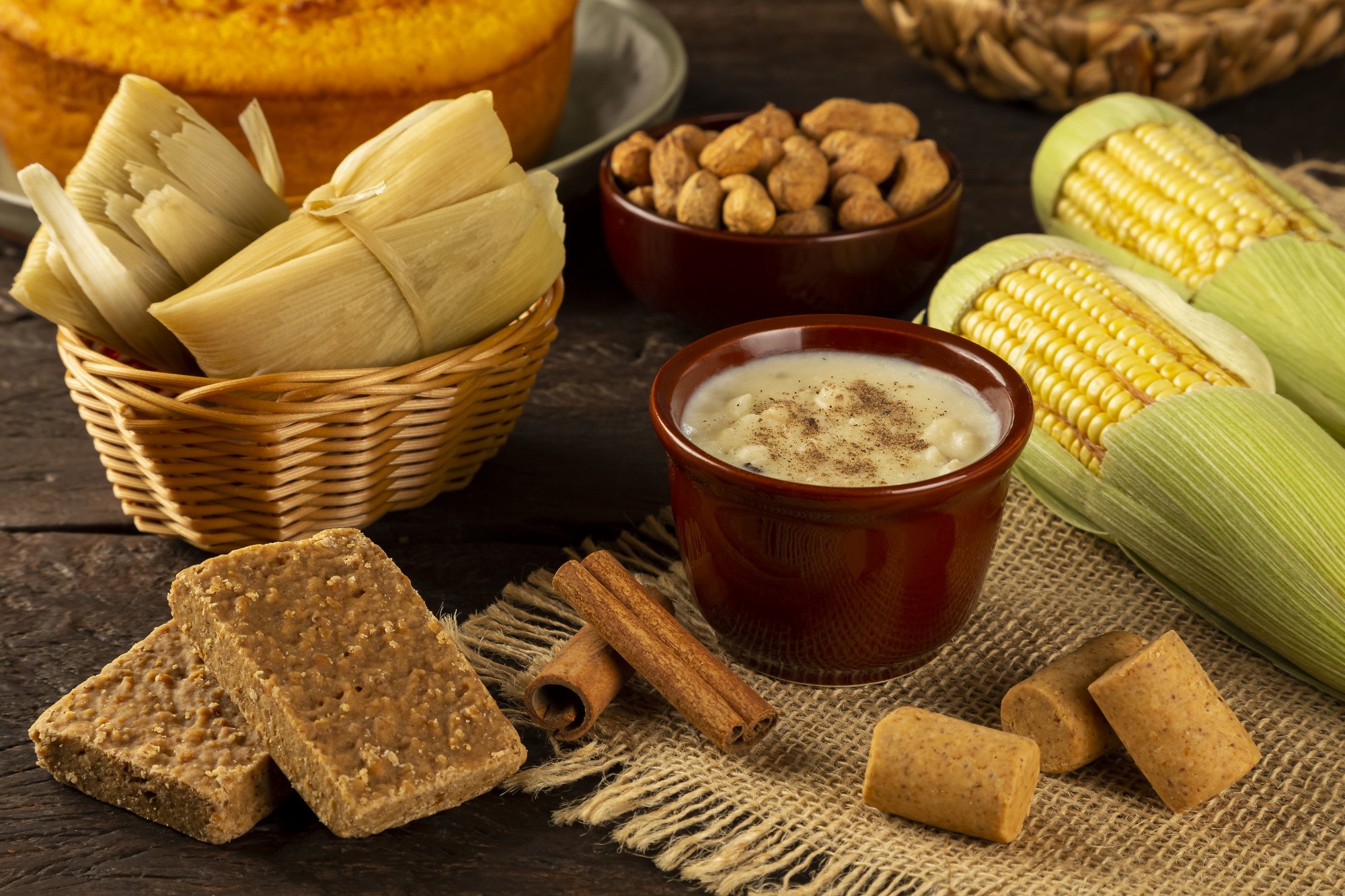 COMIDAS TÍPICAS DE FESTAS JUNINAS - Educação Infantil. 