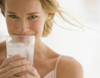 A água corresponde a 70% do nosso corpo e todas as células precisam dela - Foto: Getty Images