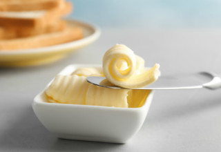Entre margarina e manteiga, prefira sempre manteiga - Foto: Shutterstock