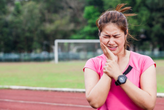 Dicas para evitar lesões bucais ao praticar esportes