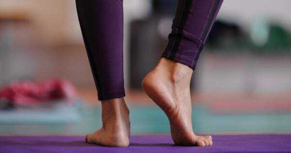 Toega fortalece os pés, o que traz benefícios à saúde