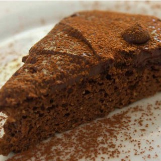 Aprenda a preparar um saudável bolo mousse de chocolate - Foto: Malu Lobo