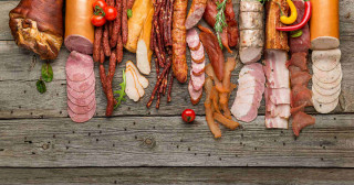 Carne processada: o que é, malefícios e relação com o câncer - Créditos: WhiteYura/Shutterstock