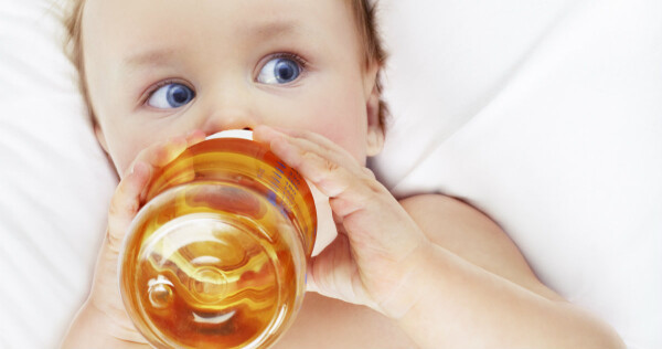 Bebê morre após beber suco com mel