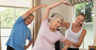 Fisioterapia na terceira idade previne doenças - Créditos: Rido/Shutterstock