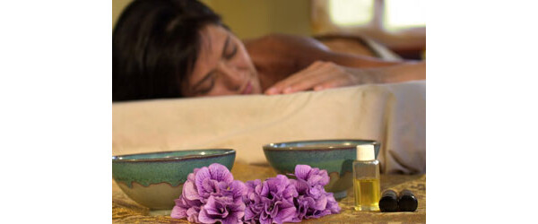 Aromaterapia usa óleos essencias para tratar rinite, dores e estresse