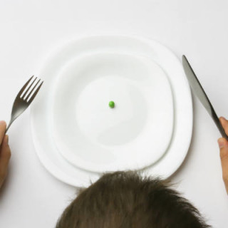 Menos calorias não é sinônimo de dieta saudável  - Foto: Getty Images