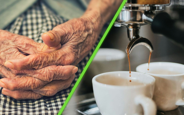 Imagem dividida. Mãos de uma pessoa idosa; xícara de café