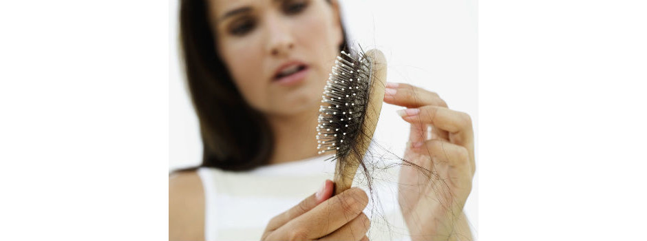 Queda da cabelo em mulheres pode ser apenas algo natural