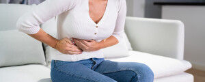Mulher com sintomas de pancreatite