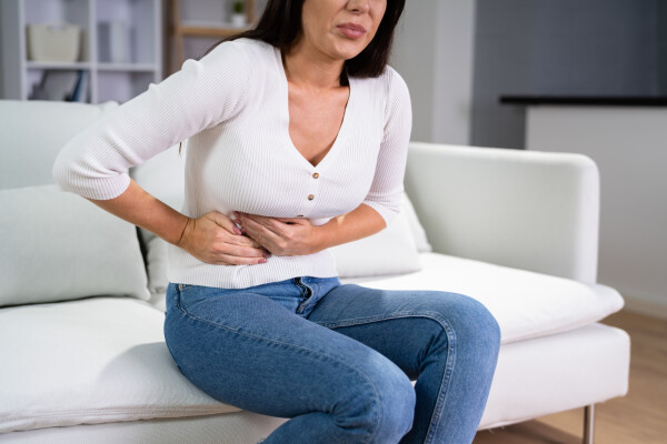 Mulher com sintomas de pancreatite
