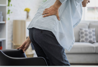 Espondilite acomete a coluna e é o tipo mais raro de artrite psoriásica - Foto: Shutterstock