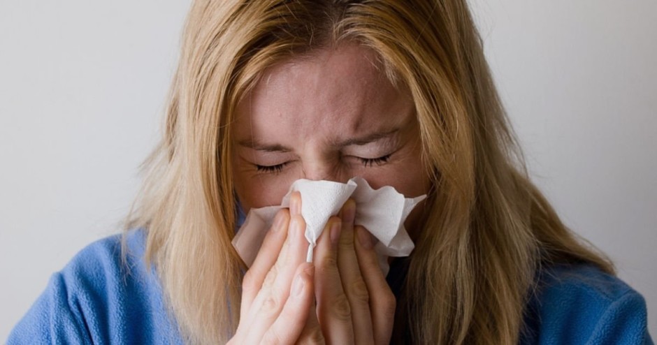 Gripe causa coriza, dor de garganta, febre e outros sintomas comumente confundidos com resfriado - Foto: Pixabay