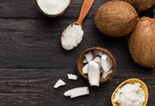 Para quem quer perder peso ou continuar na dieta, a polpa do coco é excelente opção - Foto: Shutterstock