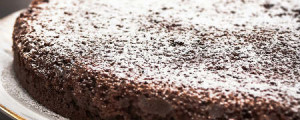 Saiba como preparar o bolo cremoso e funcional de chocolate