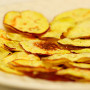 Chips de batata-doce no micro-ondas: aprenda a receita desse petisco saudável