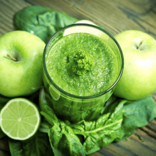 Saiba preparar o suco de couve com maçã verde - Foto: Getty Images