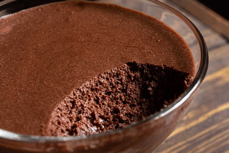 Mousse de chocolate em um pote