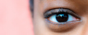 closeup do olho de uma mulher