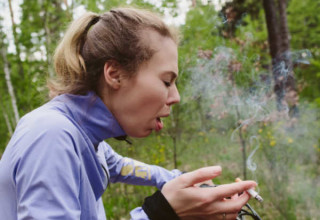 Tosse por tabaco é uma tosse crônica e persistente - Foto: Shutterstock